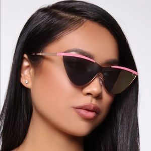 **NEVER WORN** Fashion Nova Precisely My Point Sunglasses - RoseGold/Pink